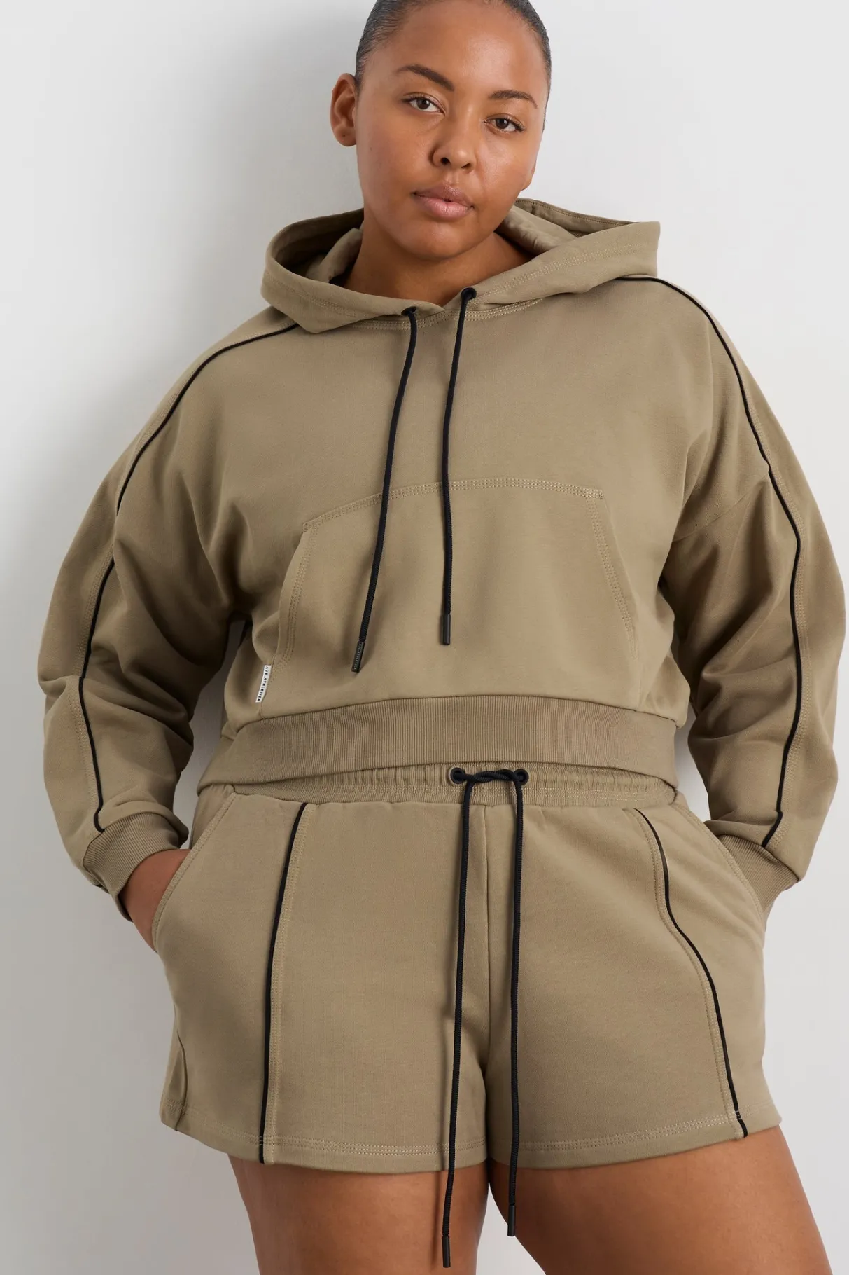 piped_sweat_shorts__14.webp Clearance Aje ATHLETICA Piped Sweat Shorts 638 Soft Khaki Black