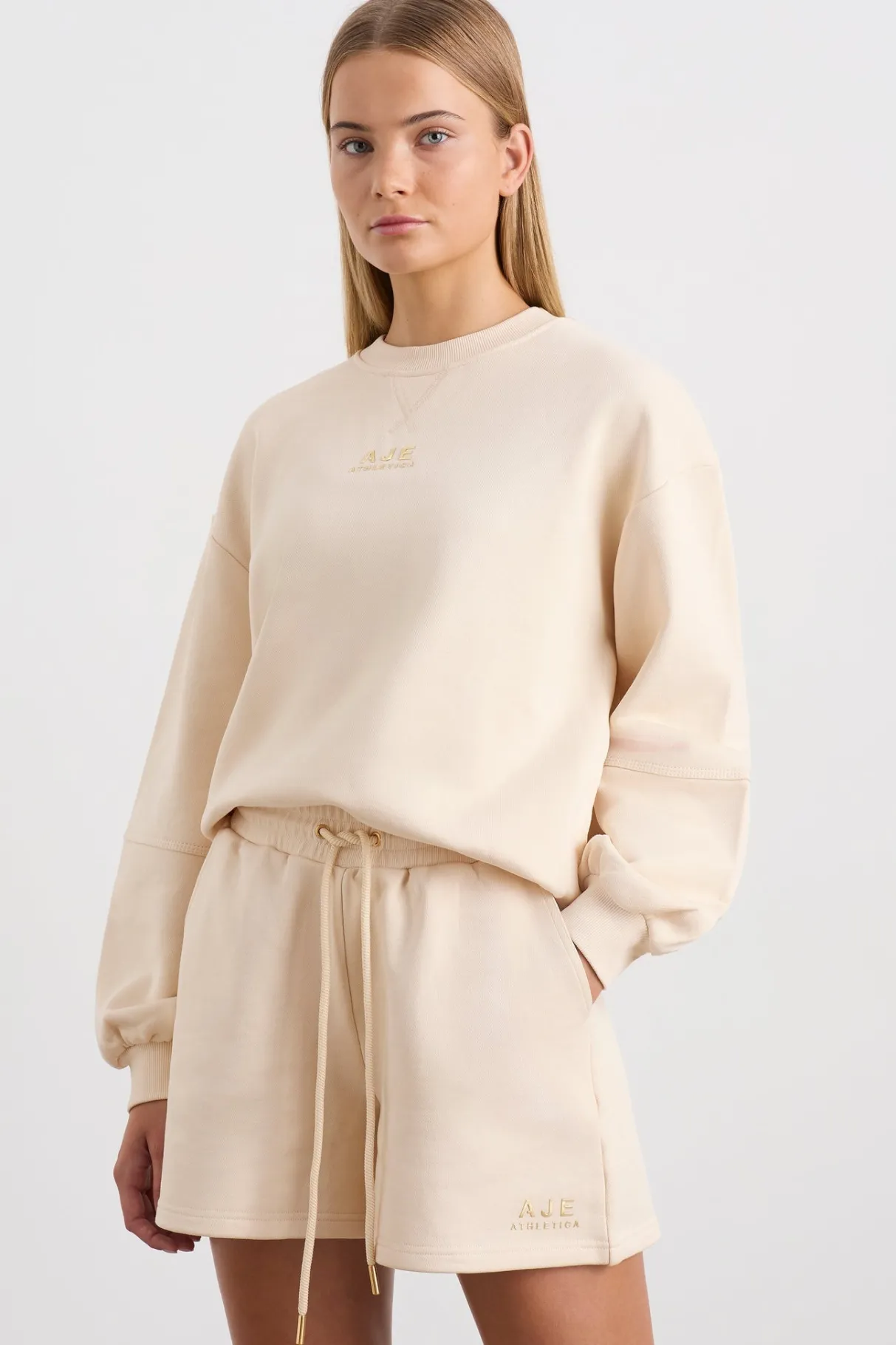 relaxed_logo_crew_jumper__0.webp Fashion Aje ATHLETICA Relaxed Logo Crew Jumper 417 Rice White