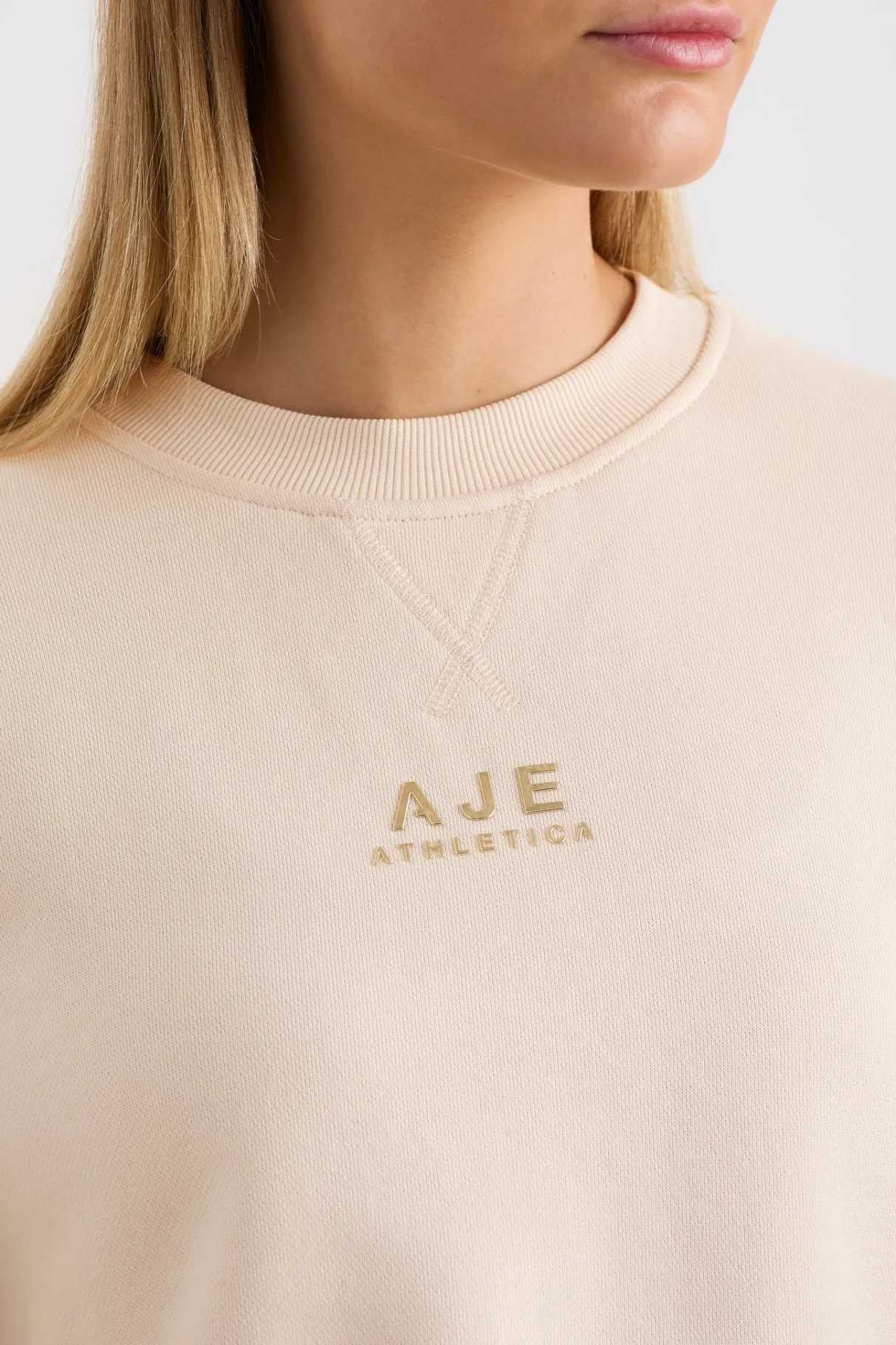 relaxed_logo_crew_jumper__3.webp Fashion Aje ATHLETICA Relaxed Logo Crew Jumper 417 Rice White