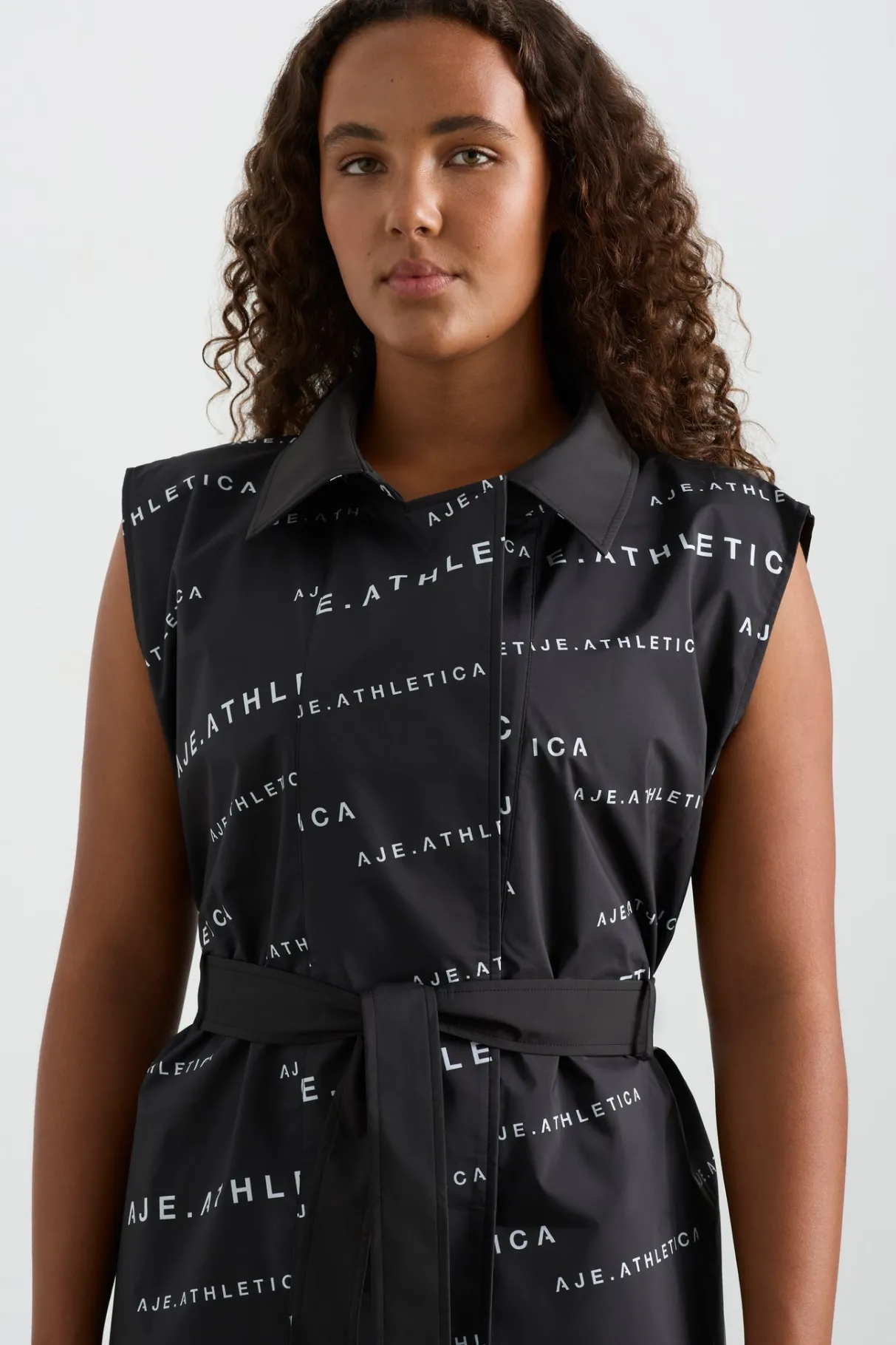 reversible_sleeveless_trench__10.webp Hot Aje ATHLETICA Reversible Sleeveless Trench 703 Black