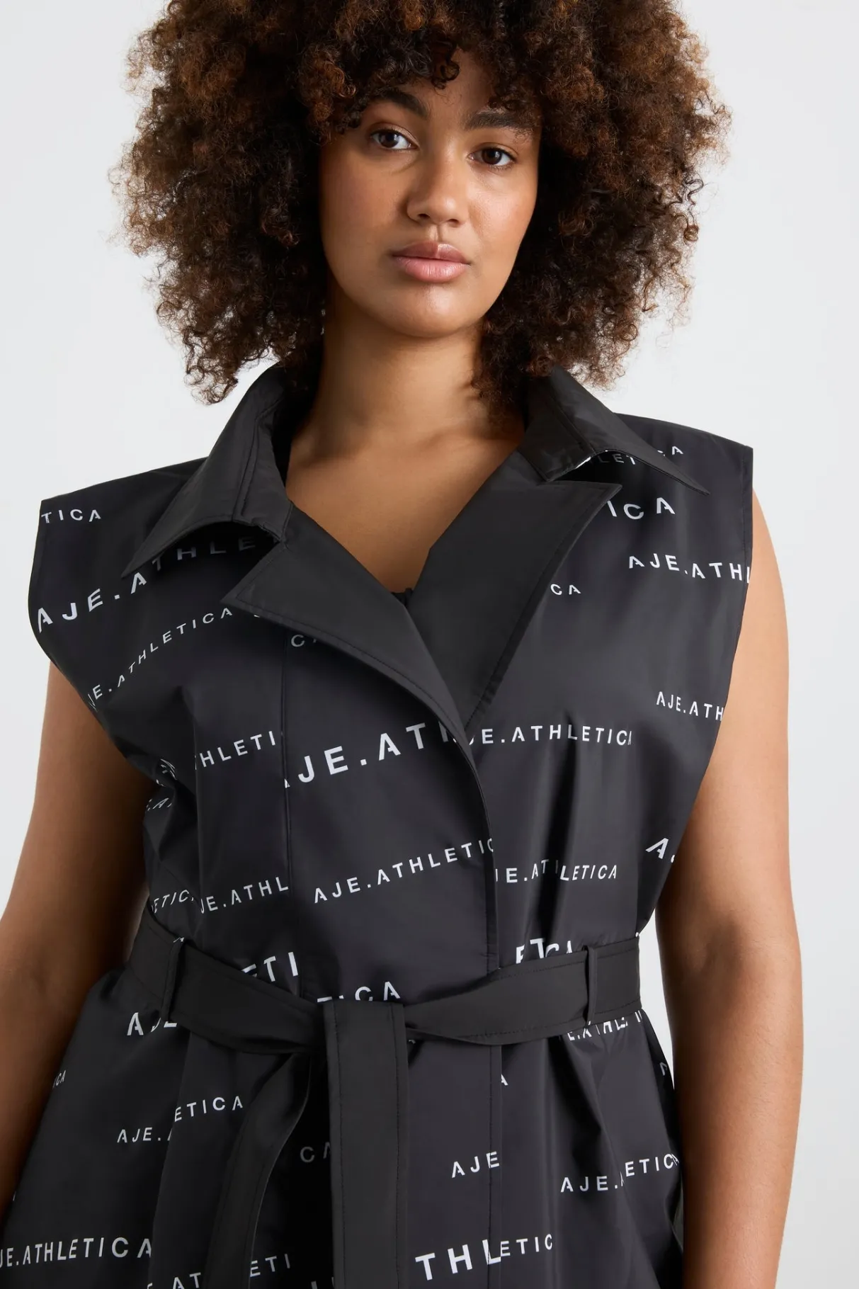 reversible_sleeveless_trench__16.webp Hot Aje ATHLETICA Reversible Sleeveless Trench 703 Black