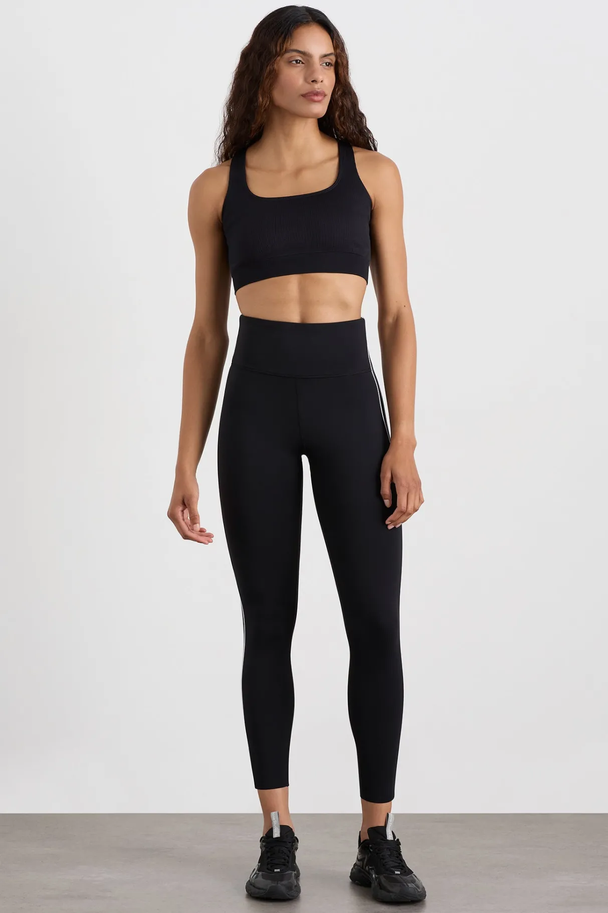 seamless_crop__3-3.webp Hot Aje ATHLETICA Seamless Crop 331 Black
