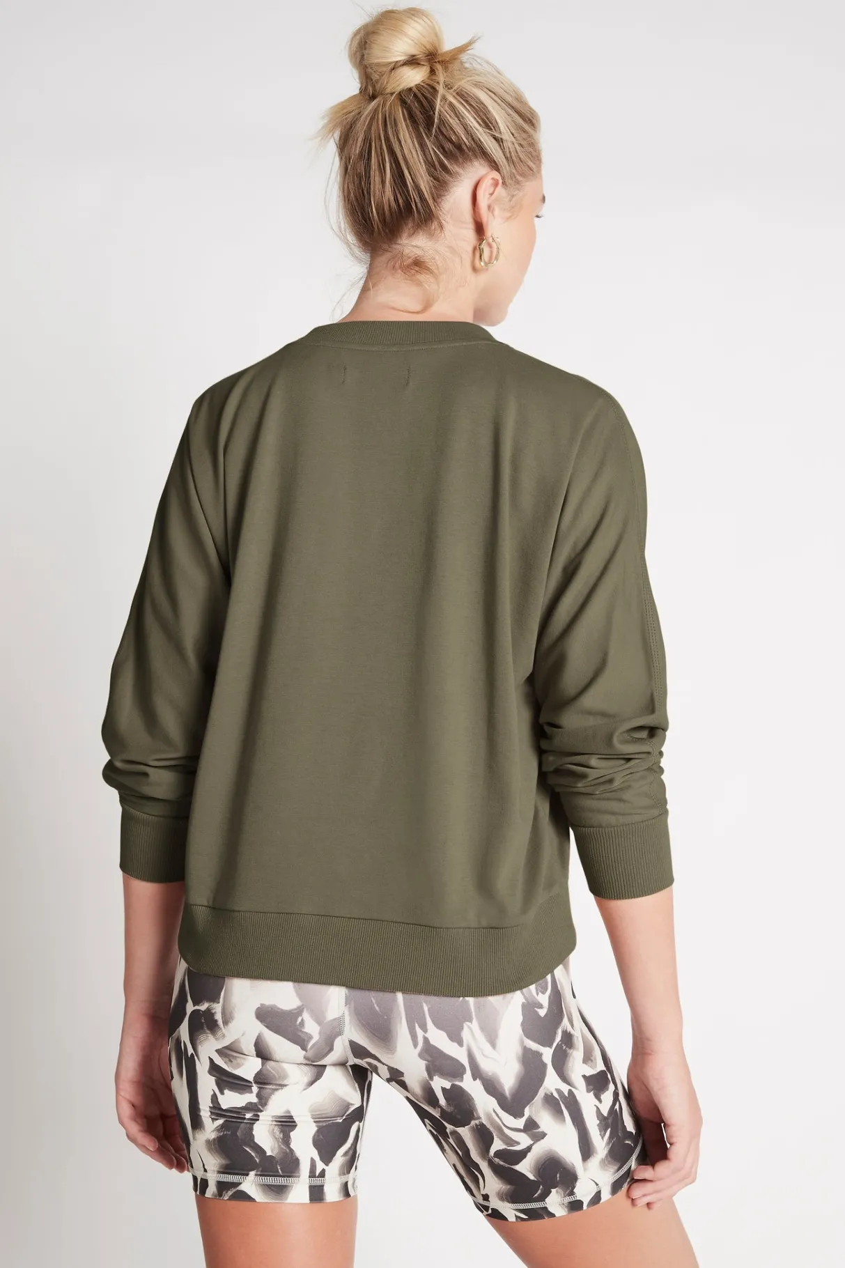 signature_logo_sweatshirt__4-1.webp Shop Aje ATHLETICA Signature Logo Sweatshirt 122 Forest Green