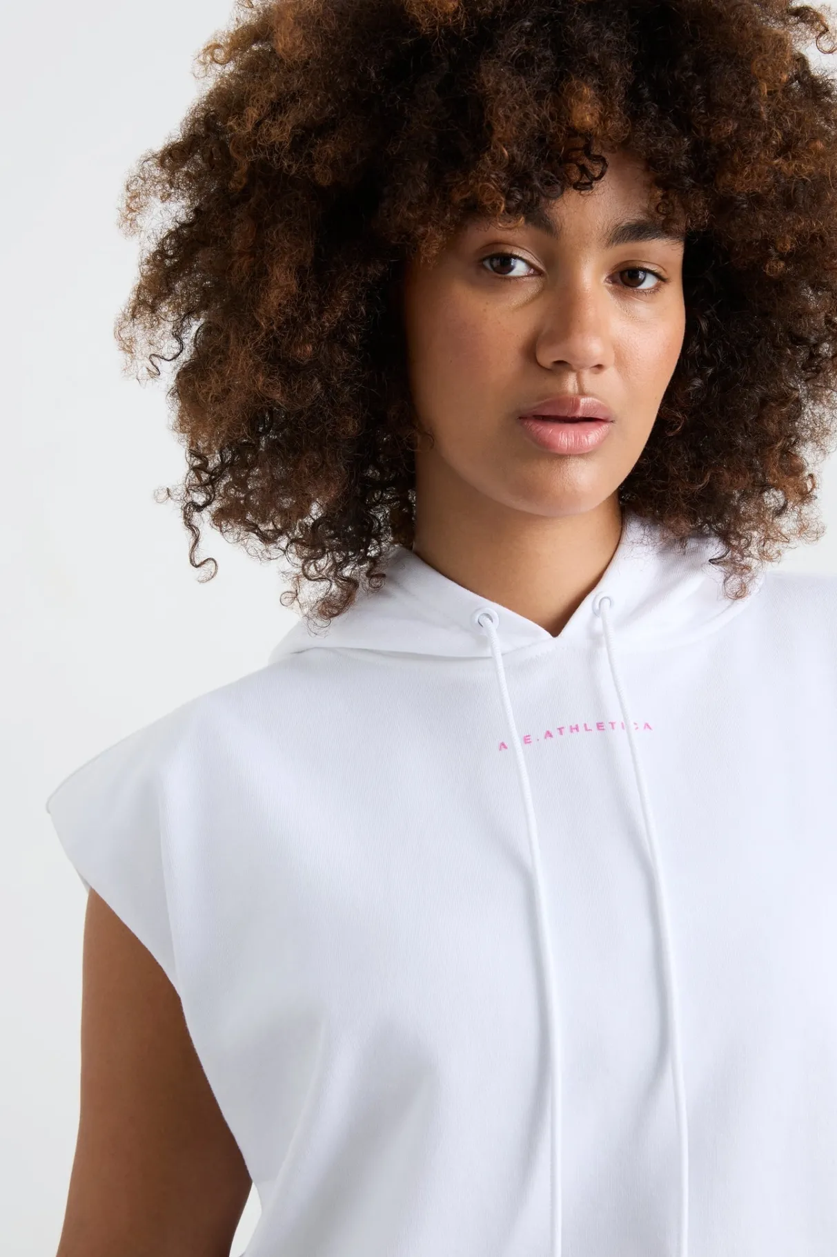 sleeveless_logo_hoodie__10.webp Online Aje ATHLETICA Sleeveless Logo Hoodie 402 White/Pink