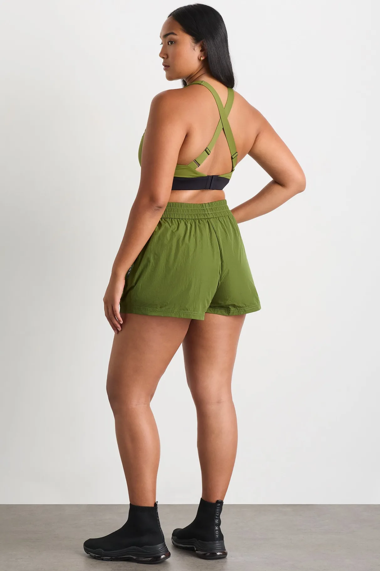 spray_short__10.webp Sale Aje ATHLETICA Spray Short 620 Evergreen
