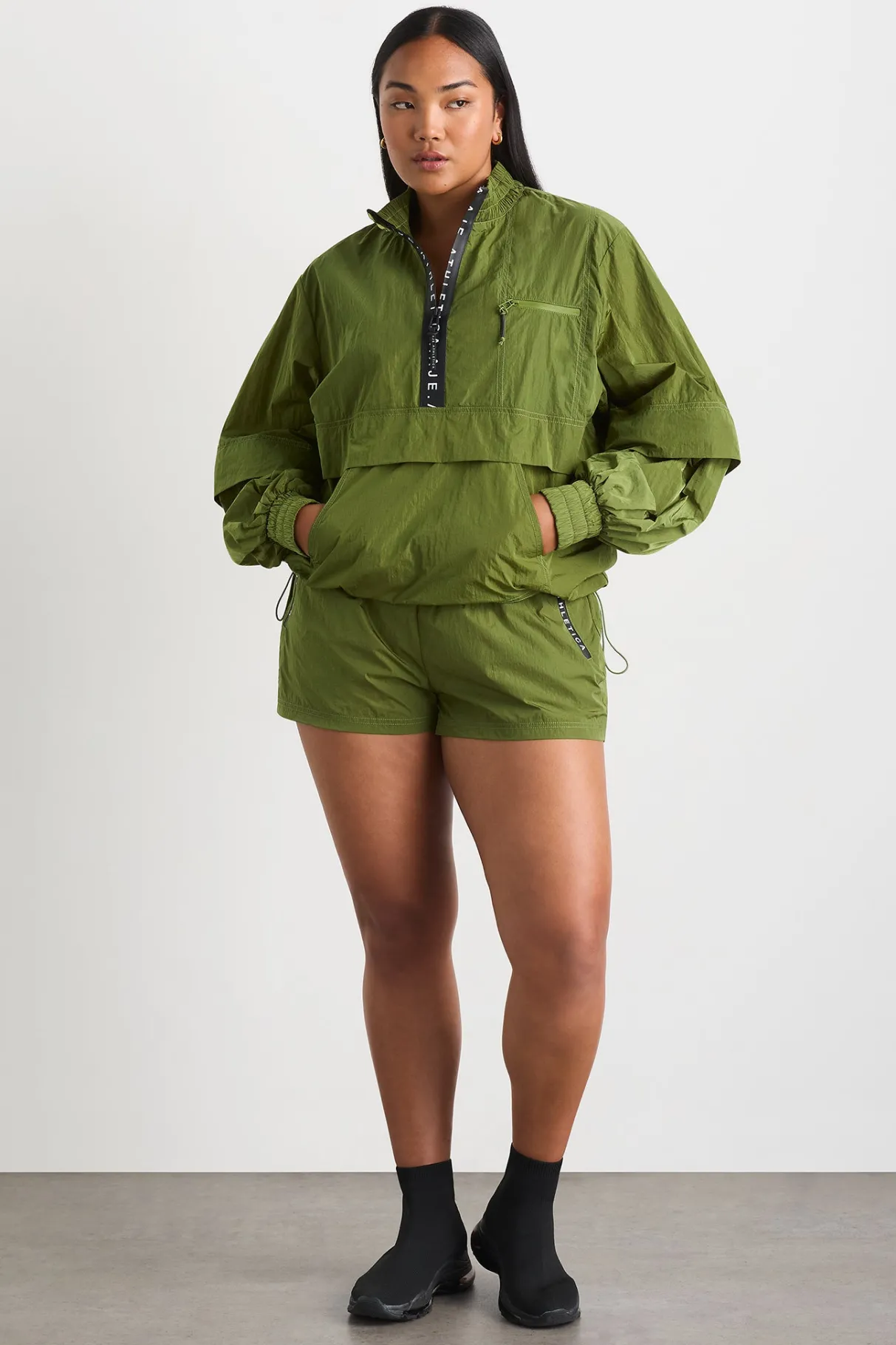 spray_short__11.webp Sale Aje ATHLETICA Spray Short 620 Evergreen