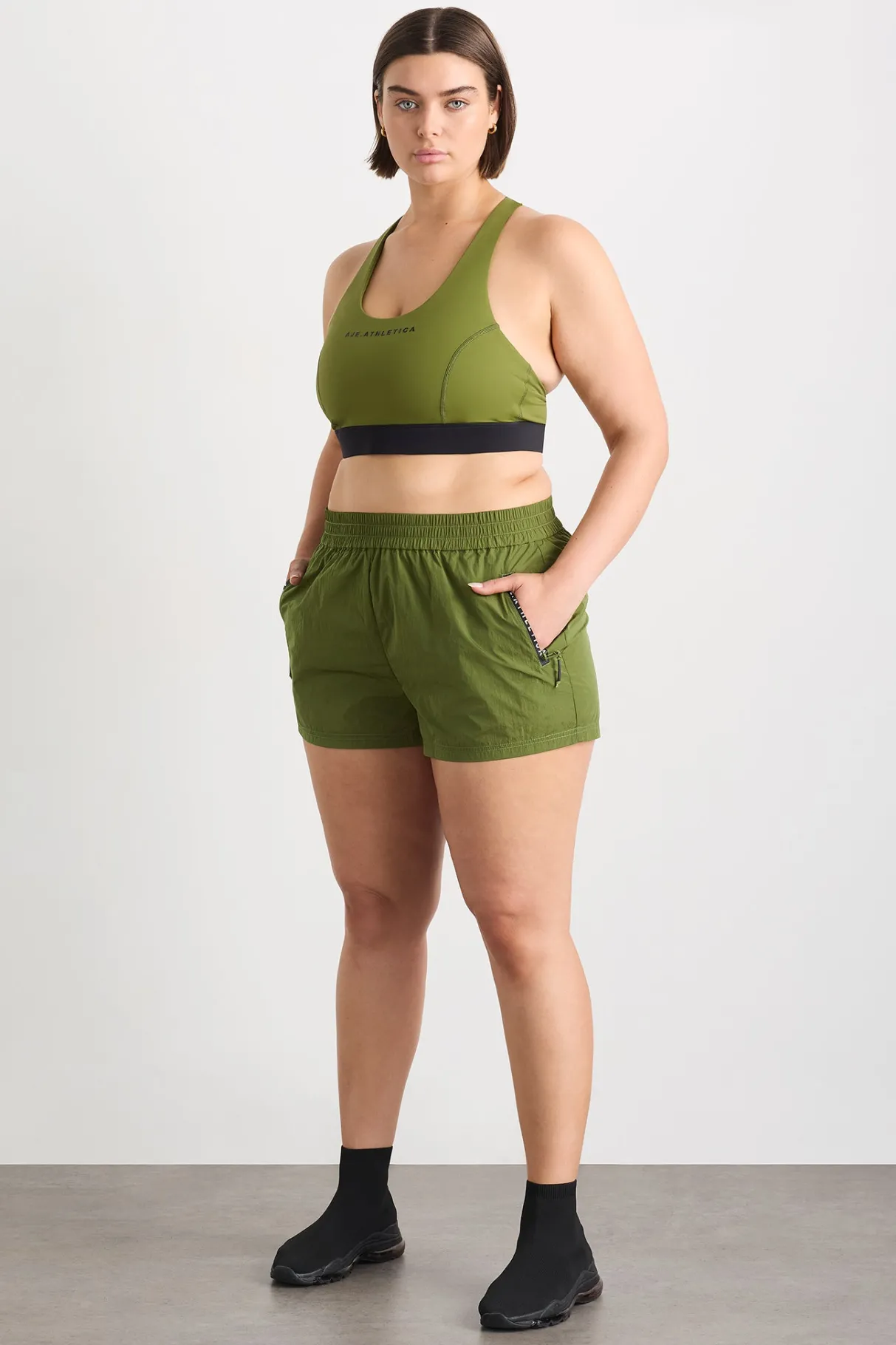 spray_short__12.webp Sale Aje ATHLETICA Spray Short 620 Evergreen