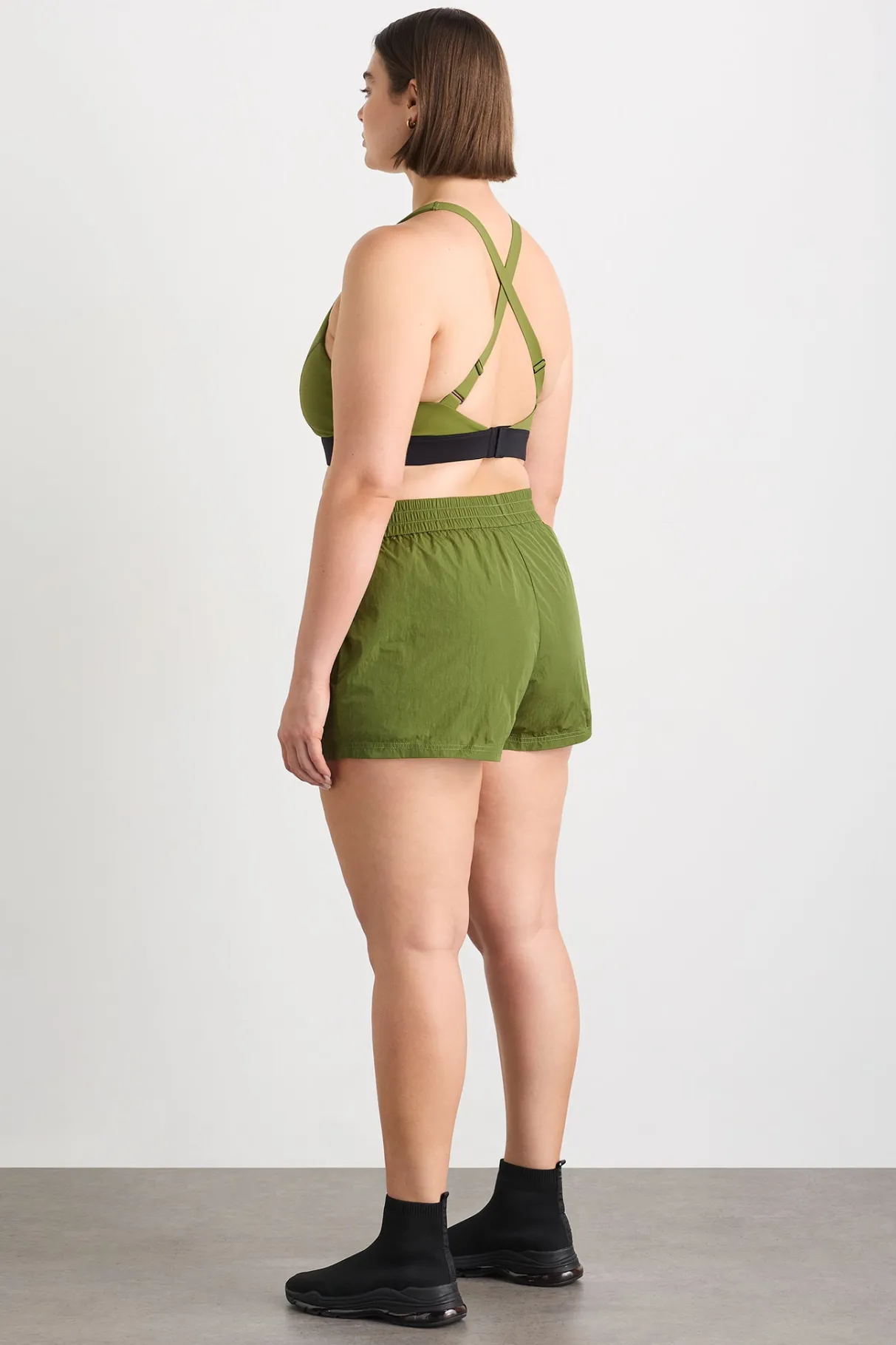 spray_short__15.webp Sale Aje ATHLETICA Spray Short 620 Evergreen