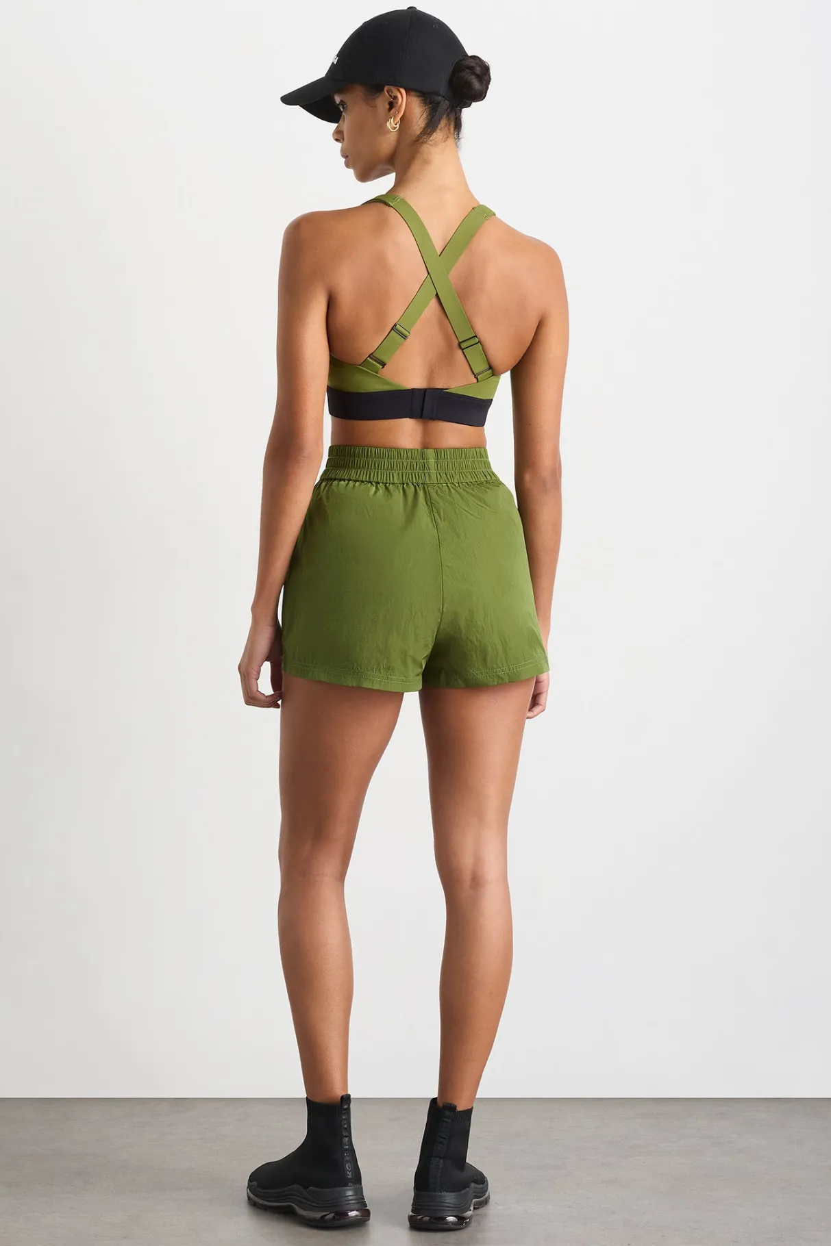 spray_short__4.webp Sale Aje ATHLETICA Spray Short 620 Evergreen