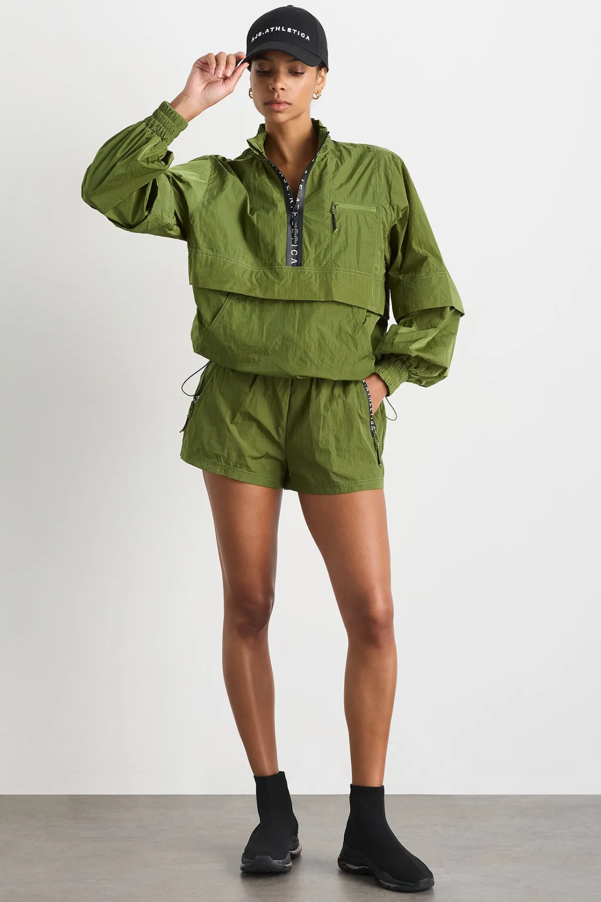 spray_short__5.webp Sale Aje ATHLETICA Spray Short 620 Evergreen