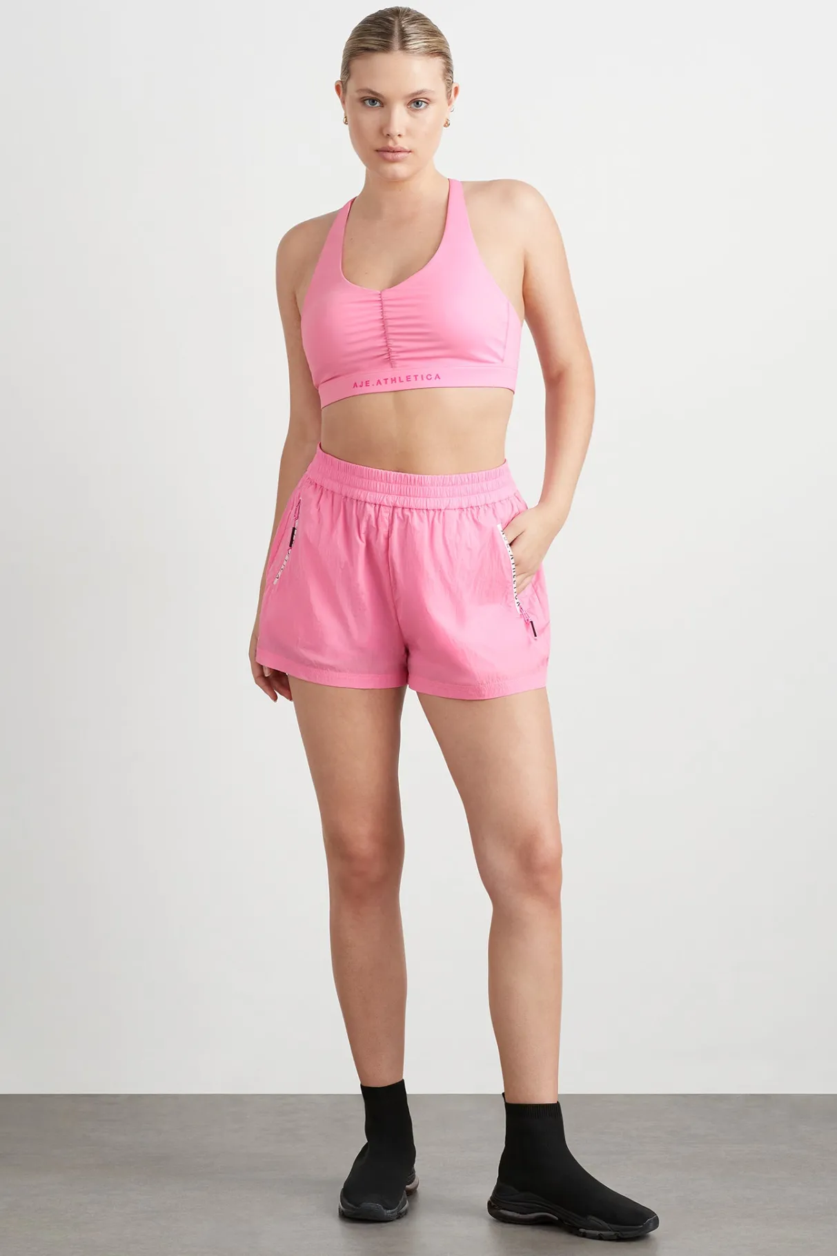 spray_short__7-1.webp Outlet Aje ATHLETICA Spray Short 620 Candy Pink