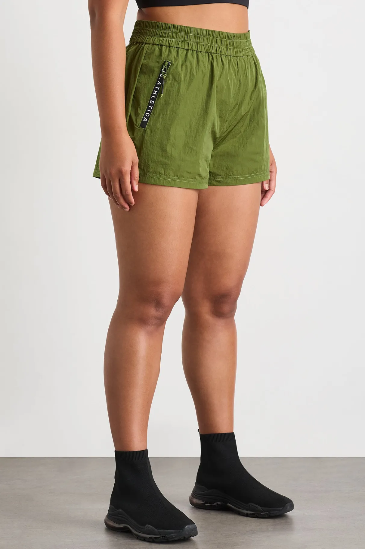 spray_short__7.webp Sale Aje ATHLETICA Spray Short 620 Evergreen