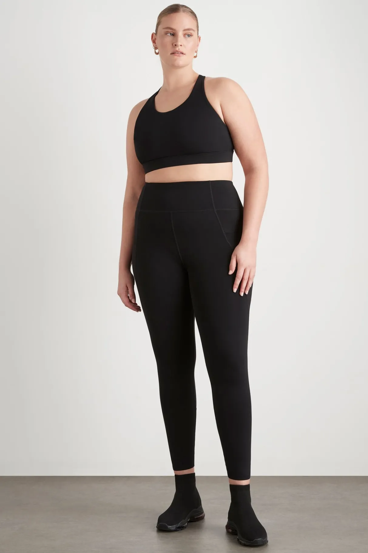 twist_back_sports_bra__11-1.webp Fashion Aje ATHLETICA Twist Back Sports Bra 335 Black/Gold
