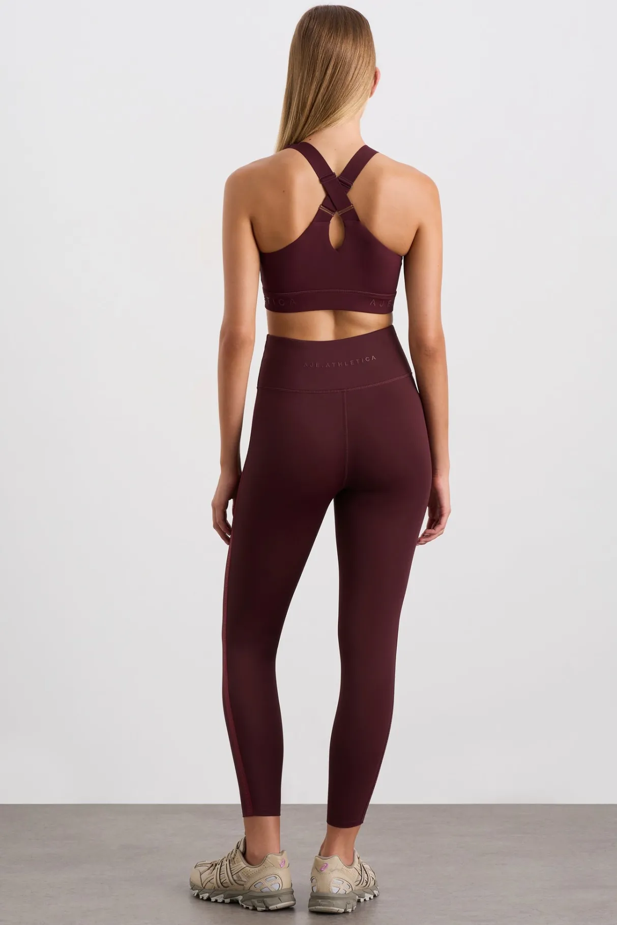 zip_front_logotape_sports_bra__5-1.webp Flash Sale Aje ATHLETICA Zip Front Logotape Sports Bra 319 Burgundy