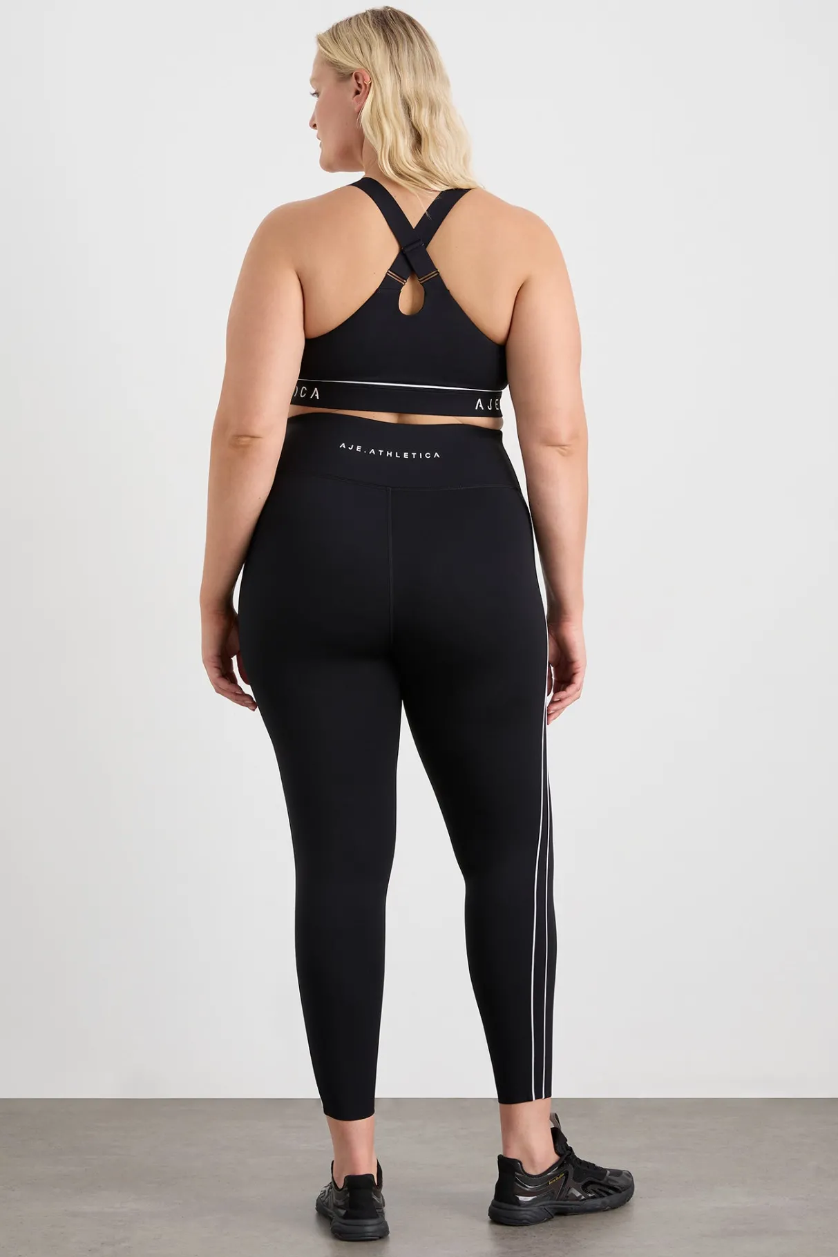 zip_front_sports_bra__14.webp Flash Sale Aje ATHLETICA Zip Front Sports Bra 329 Black